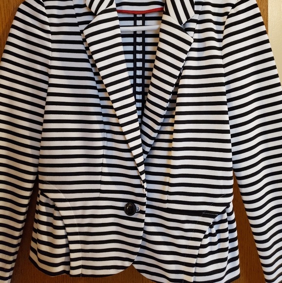 ELLE Blazer - Picture 2 of 4